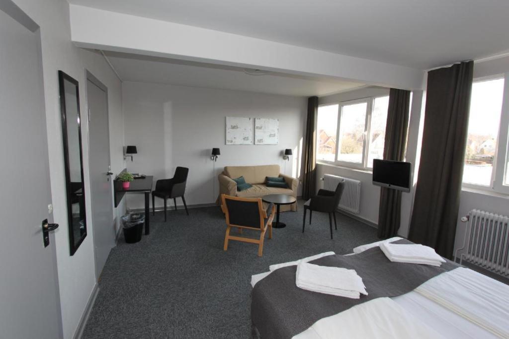 Banegaardshotellet Vojens Exteriör bild