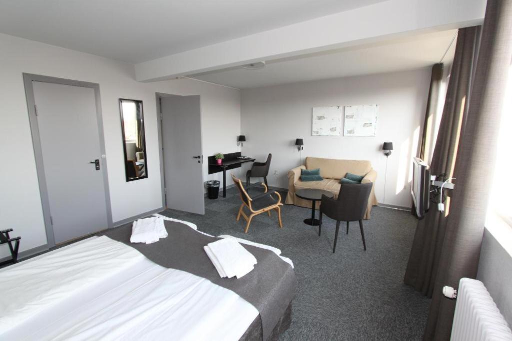 Banegaardshotellet Vojens Exteriör bild