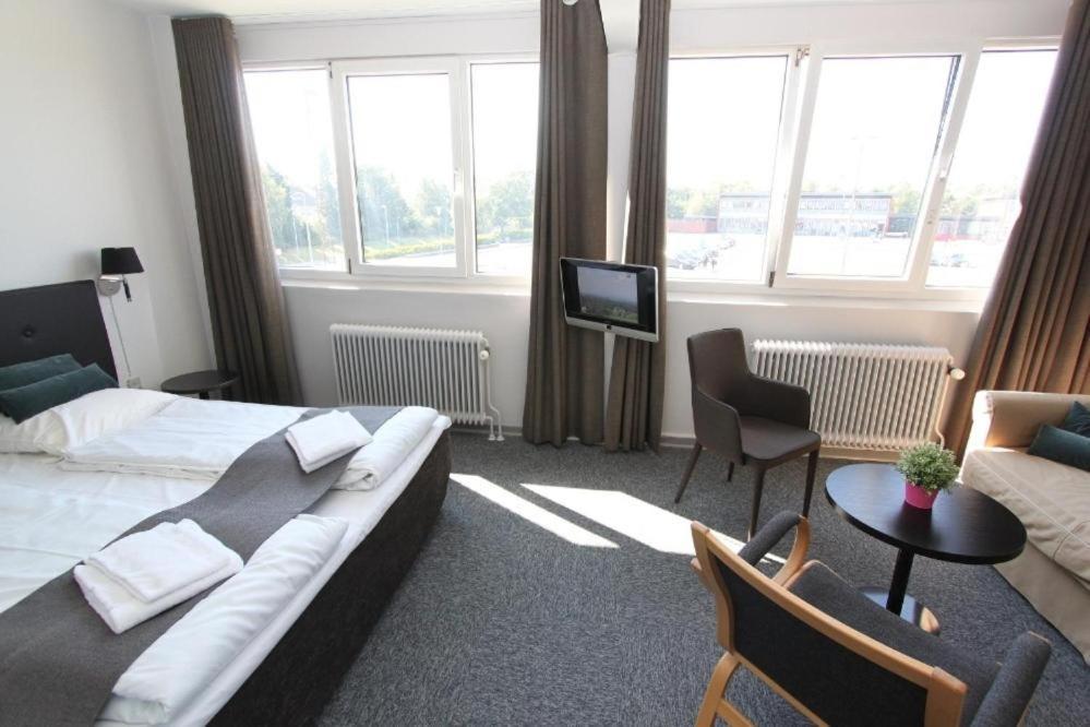 Banegaardshotellet Vojens Exteriör bild